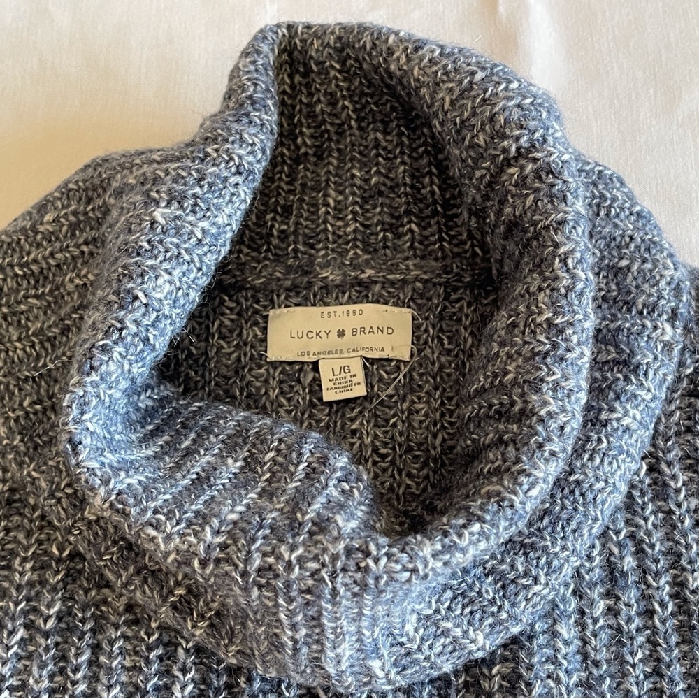 Lucky Brand NWT. L cropped comfy sweater beautiful blues soft